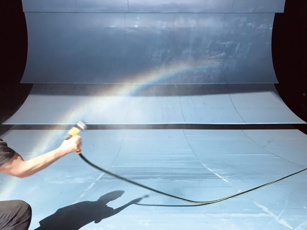 Zkouška duhy pro Večer tříkrálový (William Shakespeare, Jiří Josek: Večer tříkrálový, režie Štěpán Pácl, premiéra 28. ledna 2022 v Mahenově divadle Brno). Foto Dragan Stojčevski