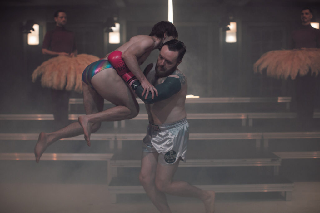 Vášnivý soubor Área (Michal Freriks) s Érotem (Jaro Viňarský). Foto Lucie Urban