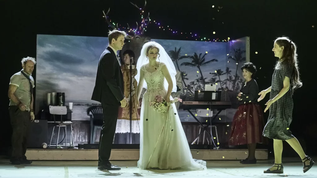 Ondřej Malý (Lojza), Zdeněk Piškula (Toník), Kateřina Měchurová (Anka), Pavlína Štorková (Plačka), Marie Poulová (Majka). Foto Martin Špelda