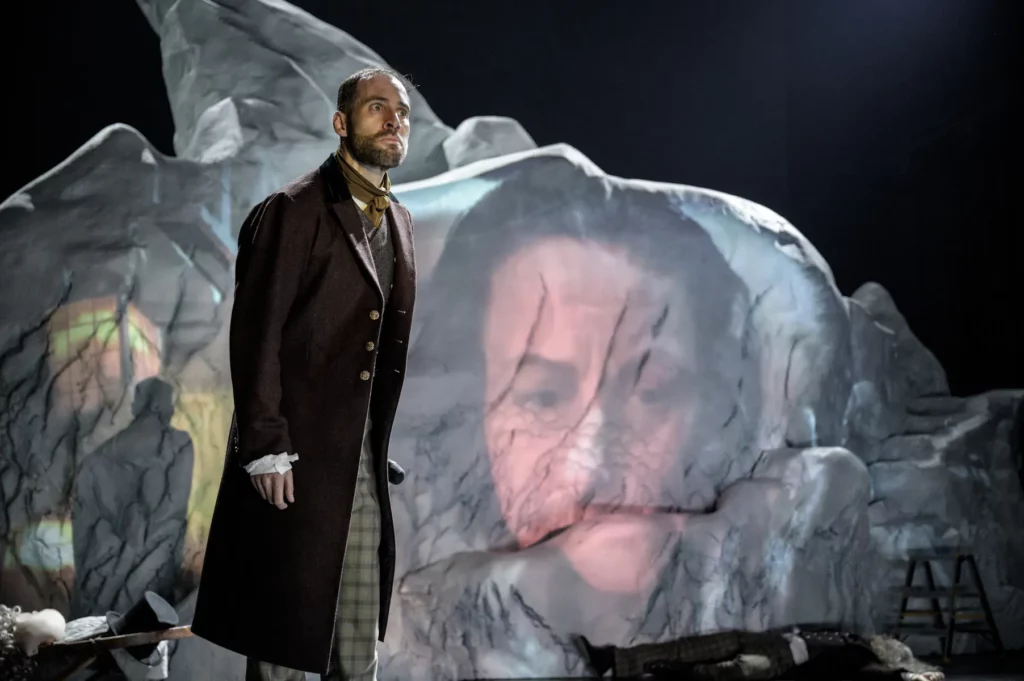 Petr Vančura hraje netvora uvolněně a s lehkou nadsázkou. Foto Petr Neubert