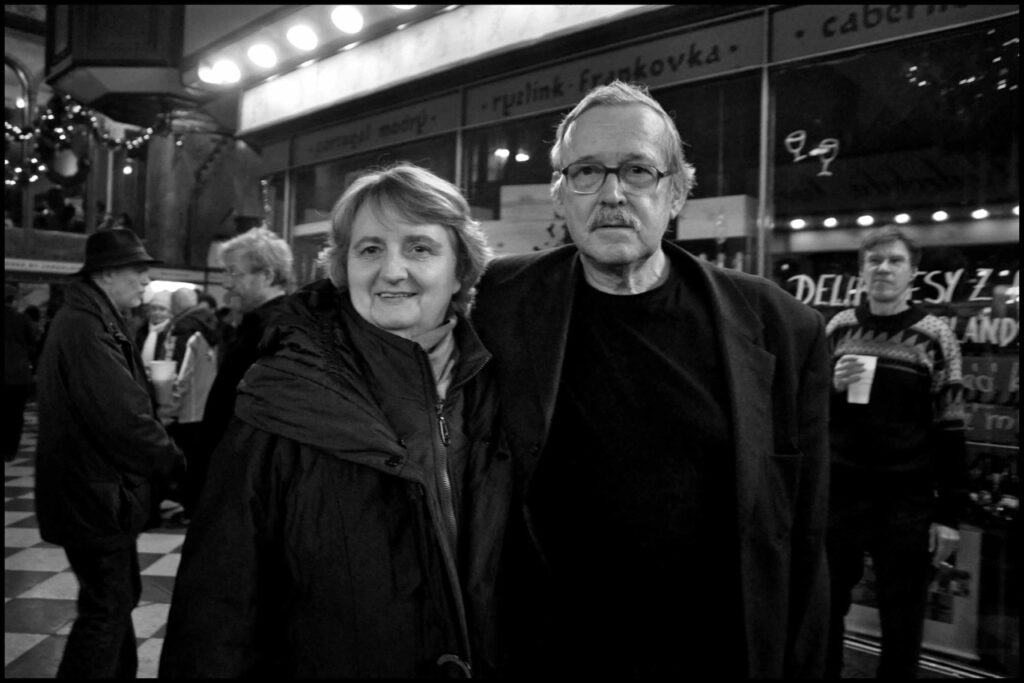 S manželem Andrejem Krobem. „Nijak netoužím být na špičce. Václav mi dal, potažmo prostřednictvím manželství s Andrejem, téma mého života.“ Foto Bohdan Holomíček