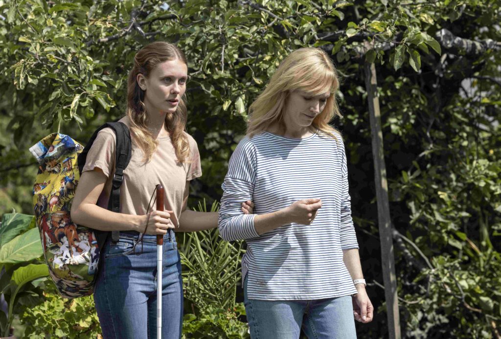 Herečky Josefína Prachařová a Anna Geislerová v seriálu Ratolesti. Foto © Česká televize