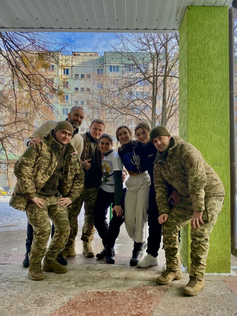 Setkání s vojáky z fronty v Poltavě. Foto archiv Ondřeje Bretta
