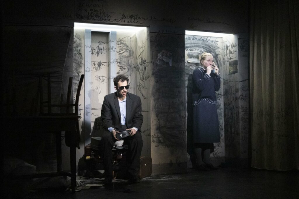 Samuel Toman a Michaela Krylová jako Klaus a Erika Mannovi. Foto Marie Sedelmayerová