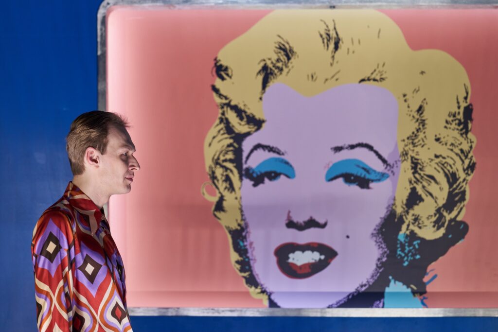 Gaustin je v podání Vojtěcha Vondráčka neuchopitelným, tajemným živlem, ladně a nepředvídatelně přeskakujícím mezi minulostí, přítomností i budoucností. Foto KIVA