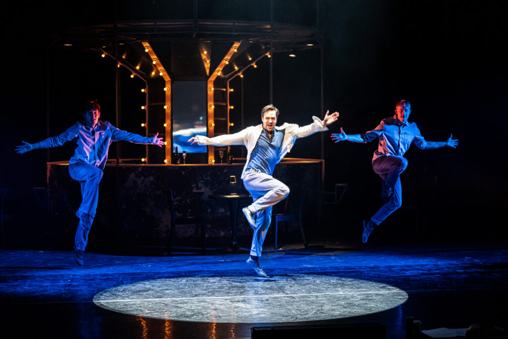 Choreografii vytvořila Kamila Mottlová. Na snímku Ondřej rychlý a členové company. Foto Zuzana Havlínová