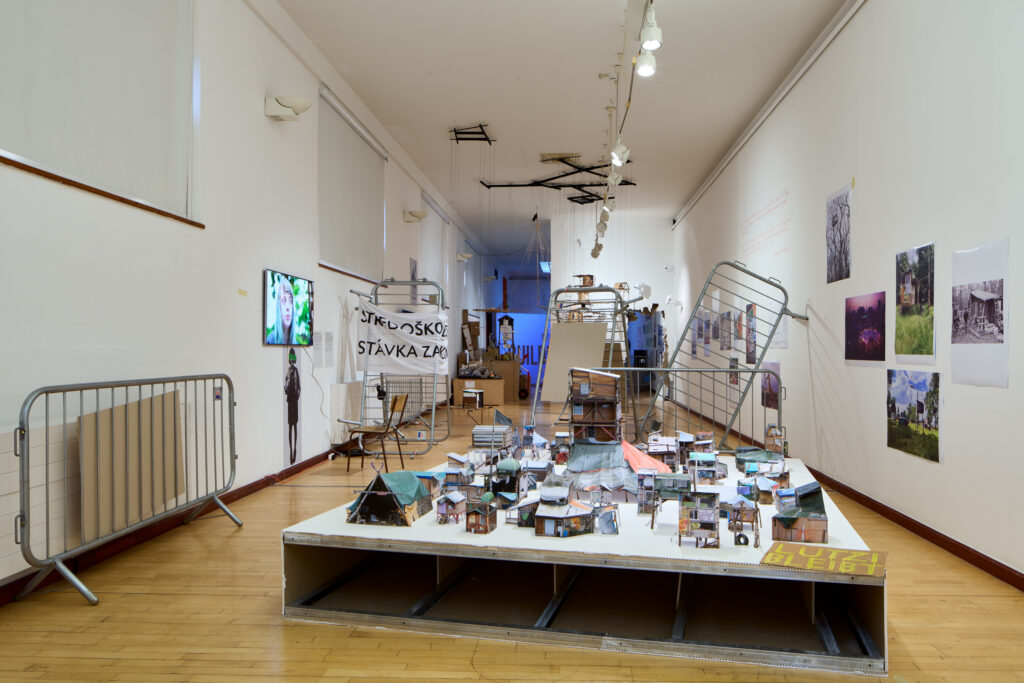 Umění aktivismu v Městské knihovně, GHMP. Foto Jan Kolský