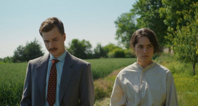 Oskar Hes a Barbora Váchová ve filmu Gerta Schnirch. © Česká televize. Foto Zuzana Panská